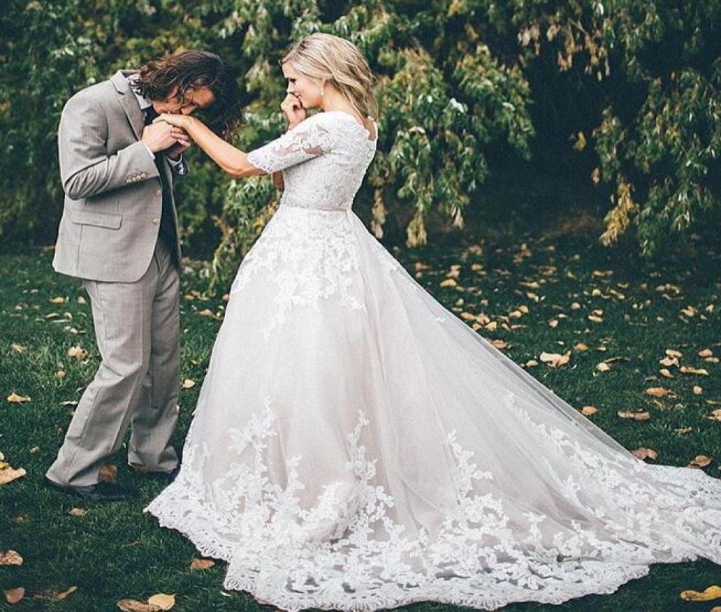 

Lace Ball Gown Modest Wedding Dresses With Sleeves 2019 Puffy Princess Wedding Gowns Vintage Country Western Bridal Wedding Dress 2969644, Black