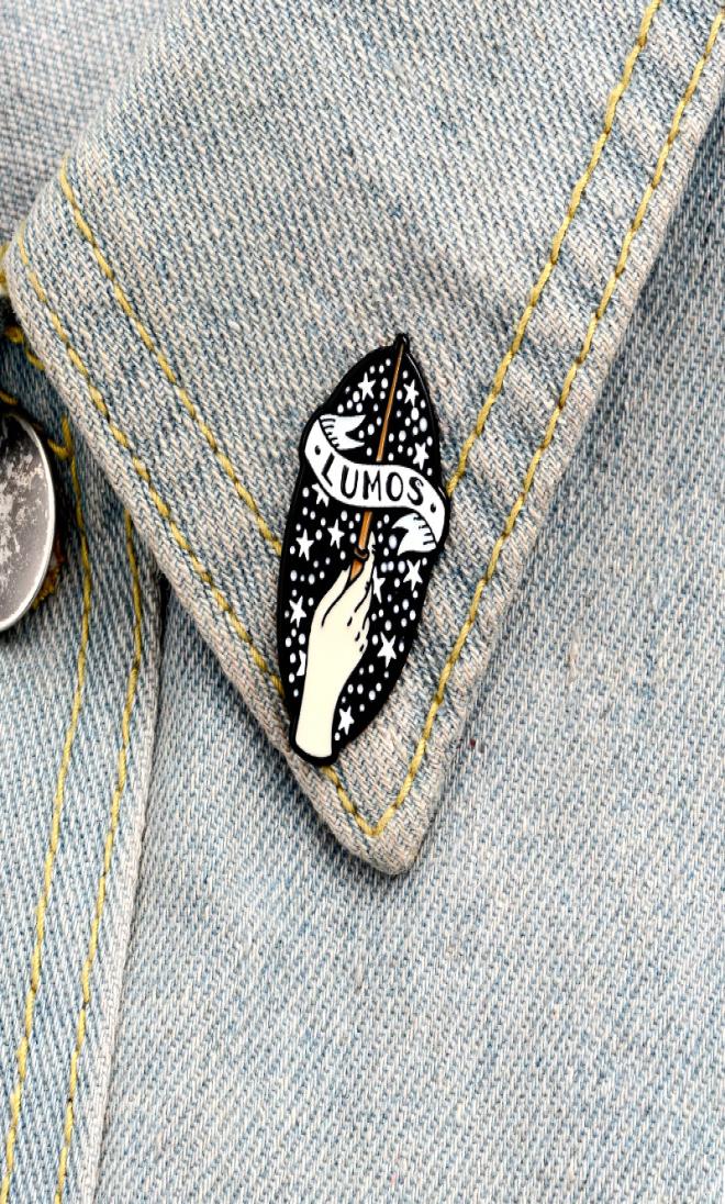 

Night sky Magic wand Enamel Brooch Magical School Spells Movie Starry Jewelry Wizard Lapel Pin For Kids Friends Gifts Badge2370702, Red