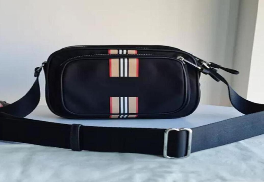 

2023 Internet celebrity with the same camera bag for men and women thisbag is a practical one high quality quality size 23cm5496593, Black