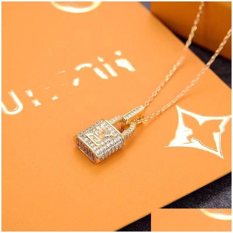 

Pendant Necklaces Luxurys Sale Fashion For Man Woman Inverted Triangle Letter Designers Brand Jewelry Mens Womens Trendy Personality Dhlim