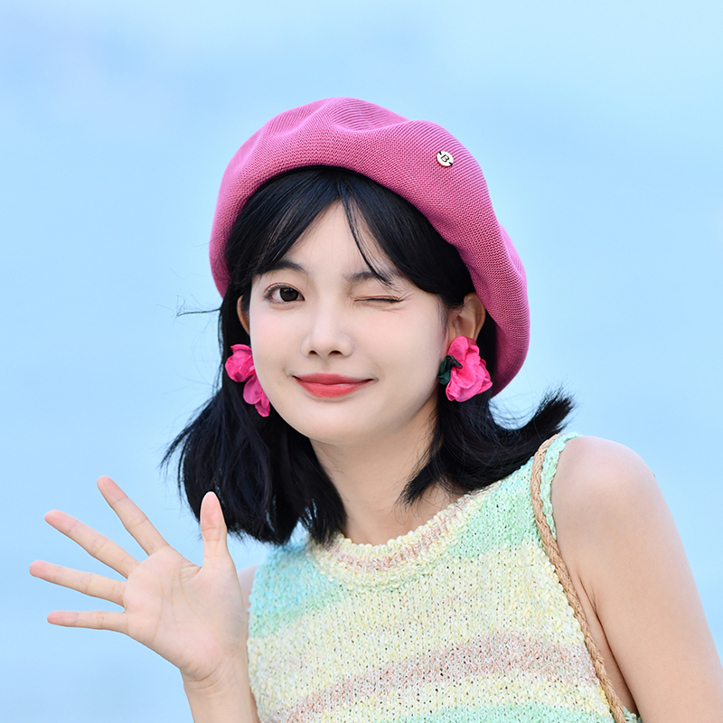 

2023 Cute Metal Label Knitted Berets Spring and Summer Simple Sweet Girls 2023 Japanese Mori Breathable Painter Hats Woman
