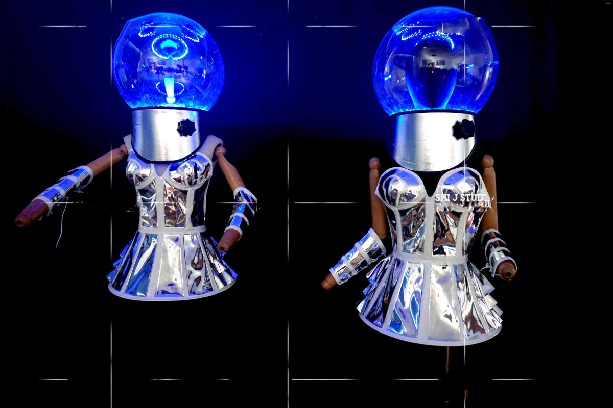 

Stage Wear Silver Show Party Girl Future Technology Clothing Helmet With LED Lights Gogo Dance Mirror Performance Costume