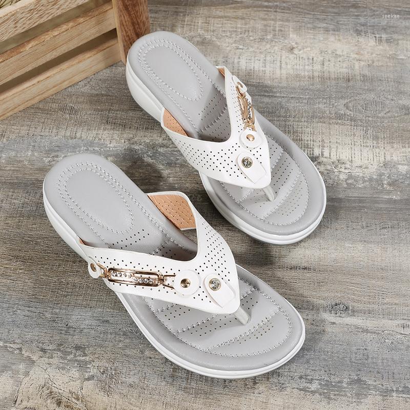 

Slippers Summer Women's 2023 Fashion Light Casual Metal Button Wedge Flip Flops Slides Socofy Plus Size Platform Beach Sandals, Beige