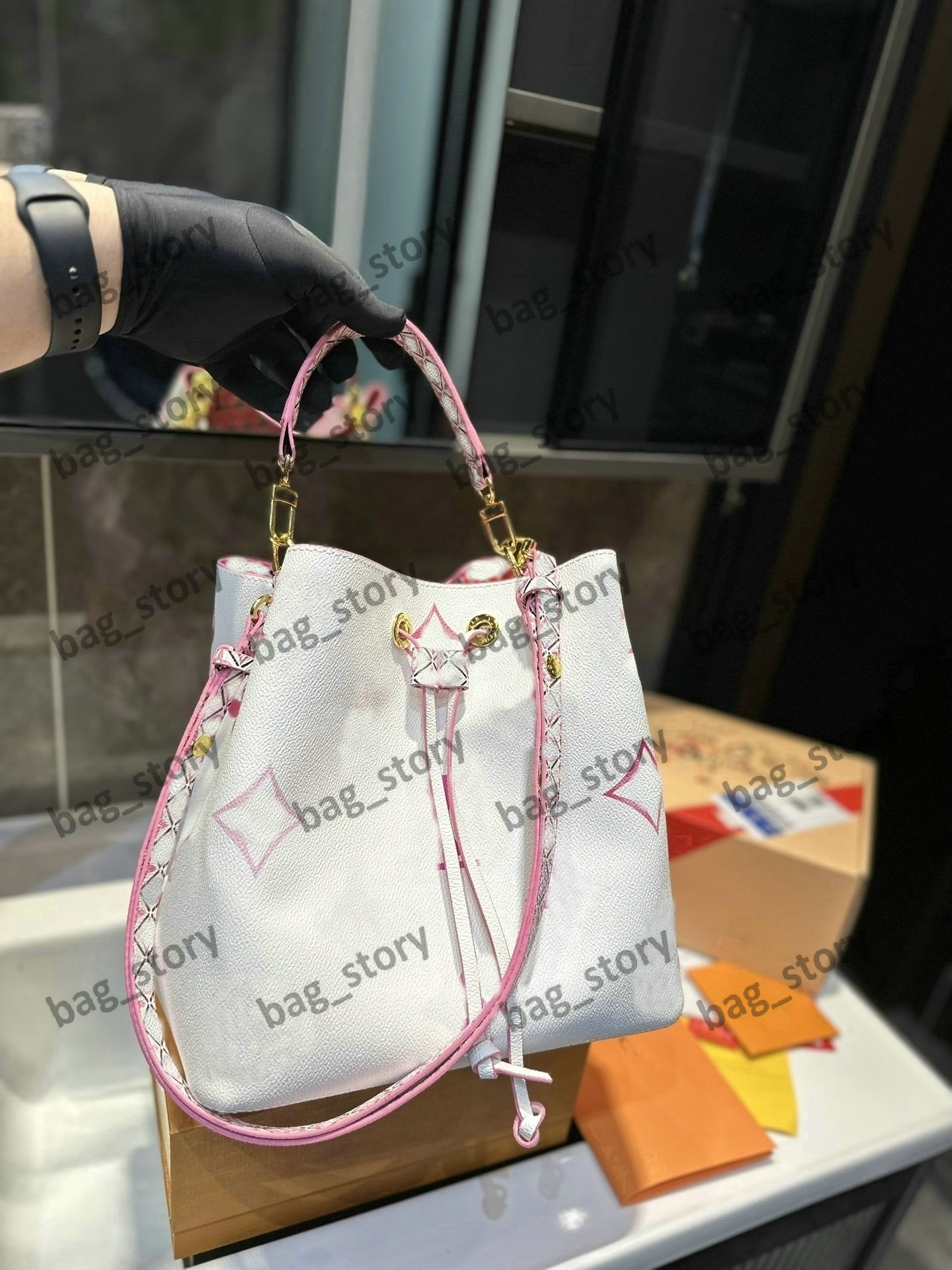 

NEONOE MM Bucket Bag Summer By The Pool Watercolor Drawstring Bags Neo Noe Monograms Flowers painted canvas Leather Beige Rose Pink Blue Plaid Patterns