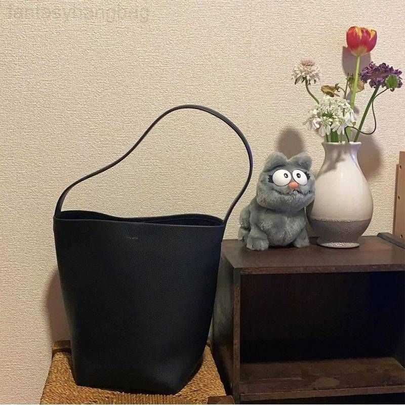 

the row bag Designers Bags Women Luxurys The Row Tote Crossbody Leather Bucket Half Moon Bag Crescent Underarm Shoulder Purse 9R0T EV4U, Black large in stock