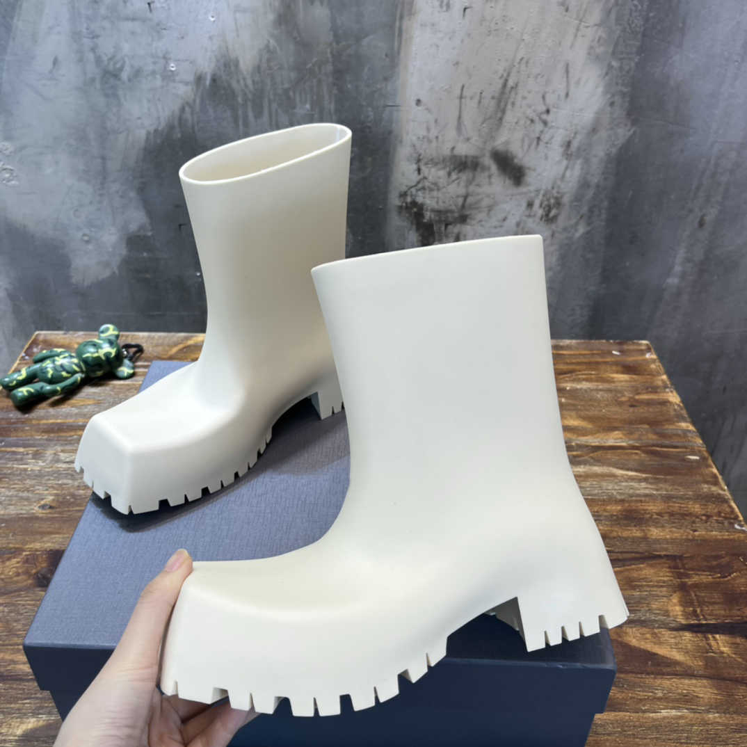 

Rubber Rain Boots Boot Wear-Resistant Waterproof Designer Women Paris Square Toes Chunky Coarse Tooth Outsole Rainboots 35-40 Size Paris, Color 4