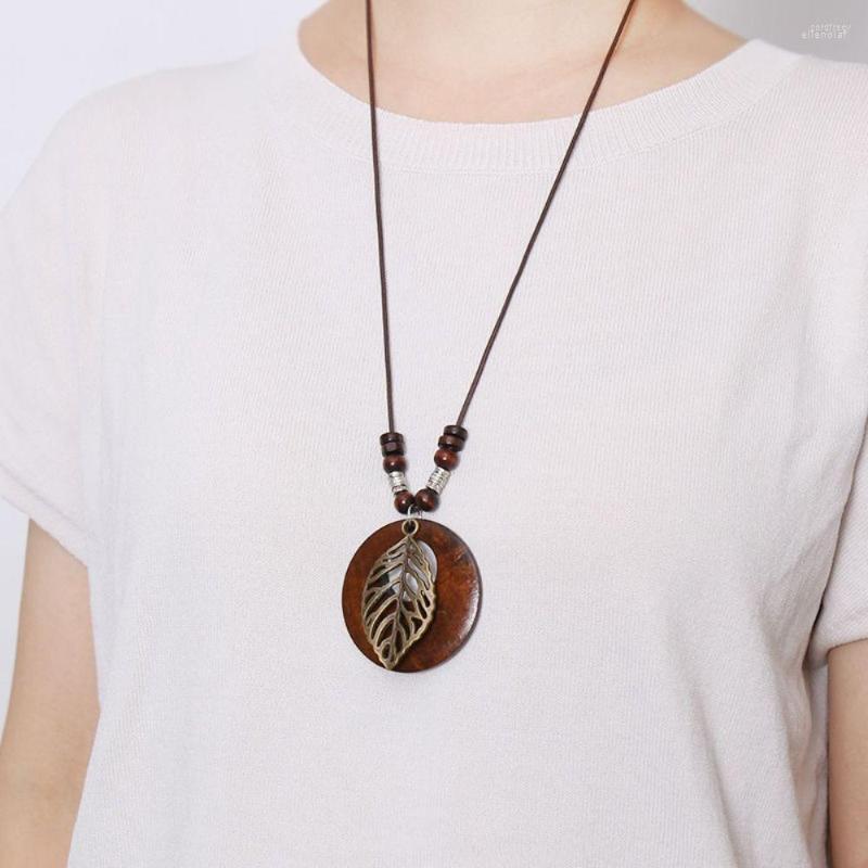 

Choker Retro Long Sweater Chain Rope Necklace Round Wood Rose Flower Leaf Elephant Bird Pendant Party Jewelry Gift For Women