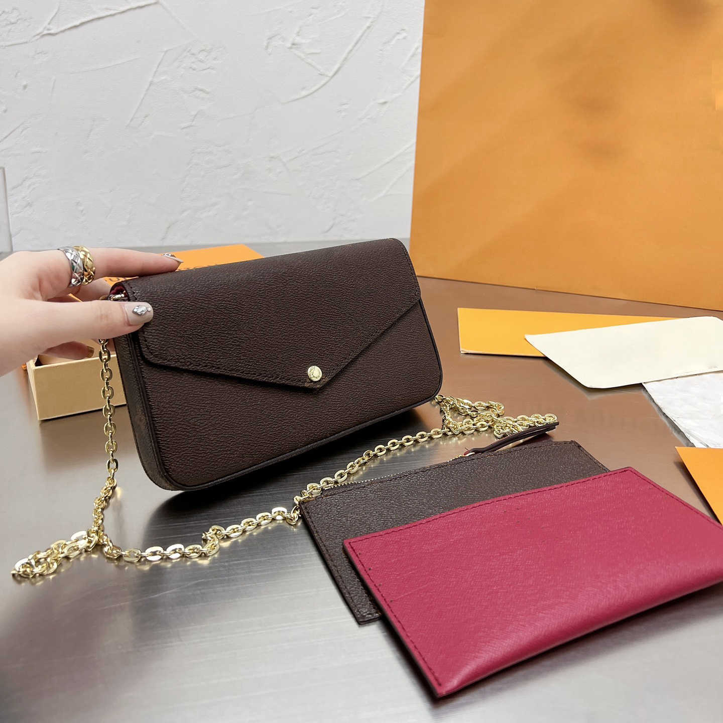 

bag letter Envelope Lady Lvity Wallets Famous Designer Locked three-piece set Shoulder Bags Practical Casual Light Hasp Flap Women Interior, Red