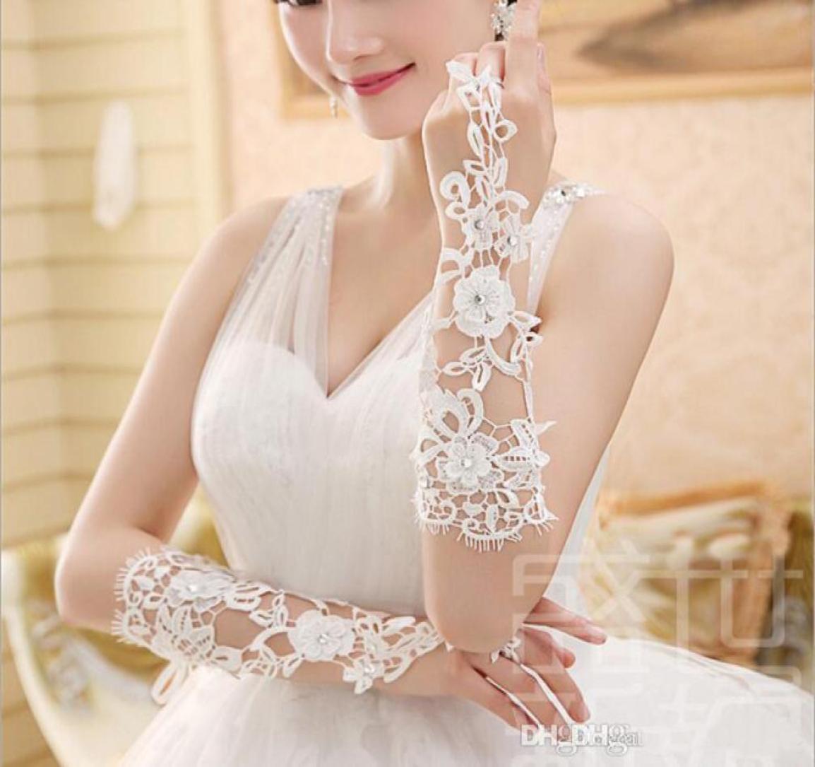 

2019 Lace Bridal Gloves Appliques Gloves for Weddings White Ivory Short Wedding Gloves Fingerless Bridal Accessories1429084