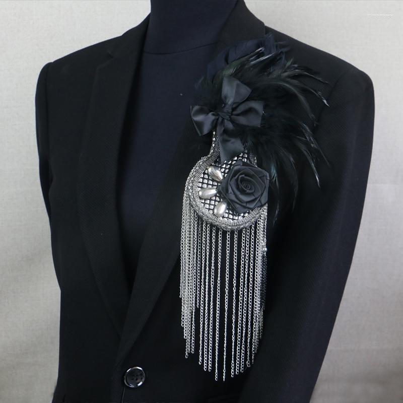 

Brooches Vintage Feather Flower Tassel Badge Men Suit Decoration Stage Bridegroom Brooch Pins Jewelry Year Gifts Handmade