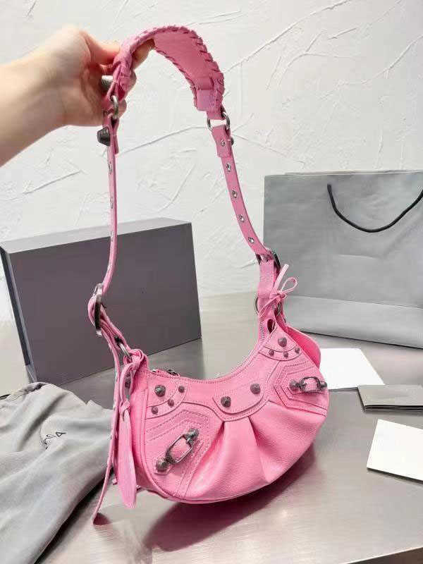 

Le designer bag Cagole motorbike bag women's shoulder crossbody bag crossbar purse women's handbag with metal accessories, Pink