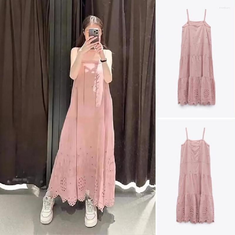 

Casual Dresses COS LRIS 2023 Summer Fashion French Hollow Embroidery Sling Dress Straight Collar Wide Shoulder Strap Sweet 5107060, Pink