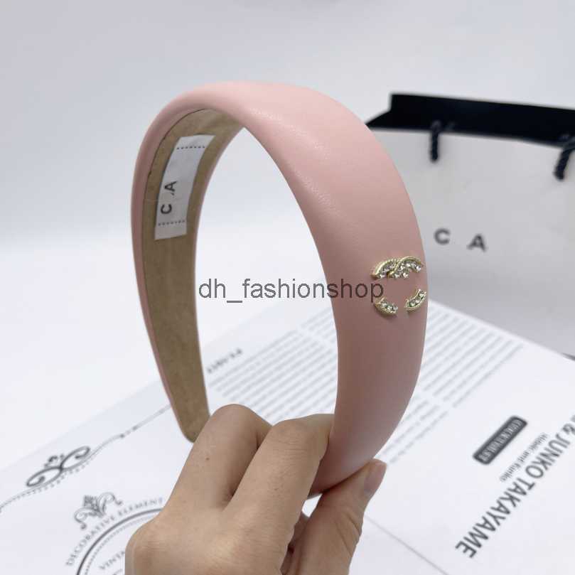 

High Sense Designer Head Hoop Fashion Satin Headband Women Simple and Elegant Go Out Hairpin Versatile Multicolor Hair Accessories, Red