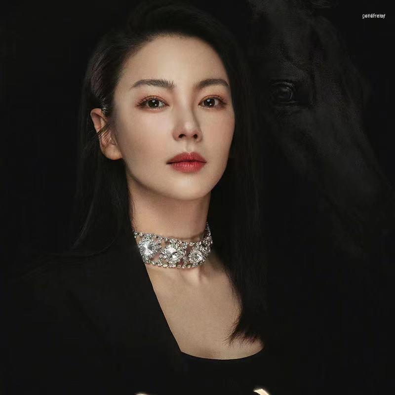 

Choker Fashion Shiny Rhinestone Boulder Short Necklace Collarbone Chain Women's Luxury Crystal Wedding Party Jewelry Gift