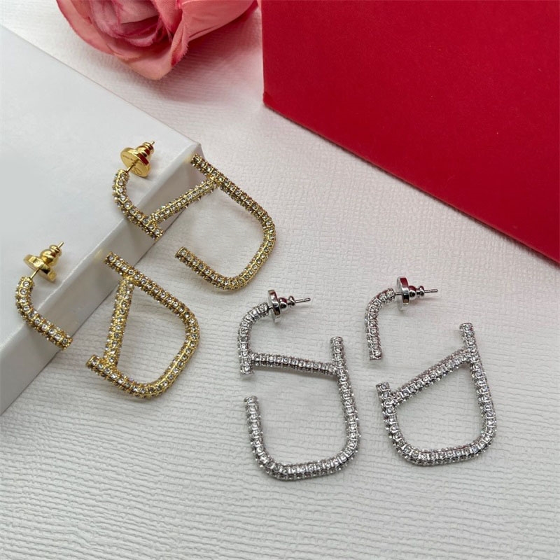 

Letter v luxury earring womens earrings designer party metal romantic small rhinestones ohrringe punk weddings retro plated gold fashion earring popular ZB031 C23