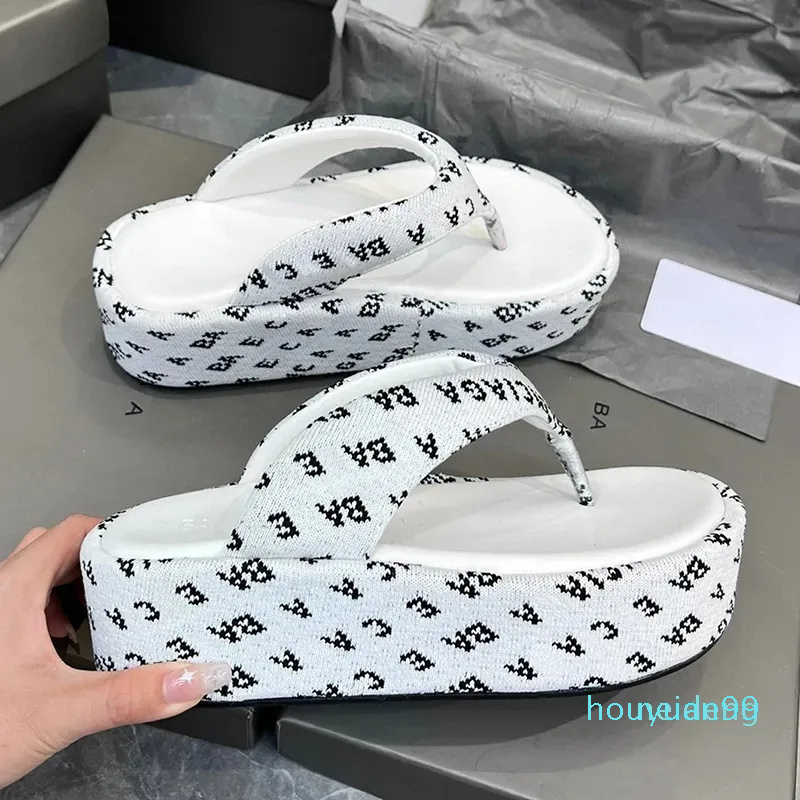 

2023 Beach slippers fashion Thick bottom designer Women Shoes Cartoon lady Platform Leather Heels Slides sexy High heel Sandals famous for woman slider, Slippers a3