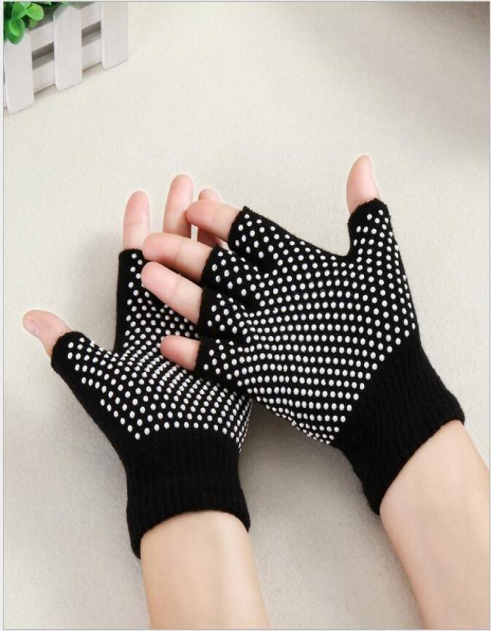 

Yoga fitness gloves outdoor sport Half Finger gloves silicone bike cycling gloves yoga Pilates exercise glove for women8984548, Red