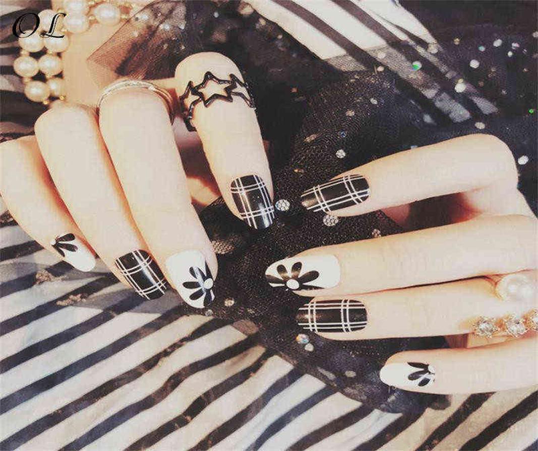 

24 Pcs Press On Nails With Glue Sticker High Quality False Elegant Black White Lattice And Flower Oval Short Beautiful 9573926
