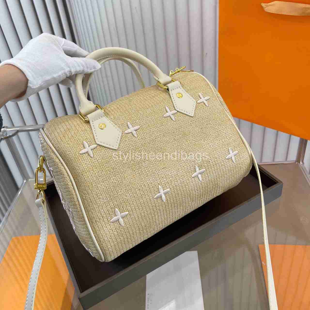 

2024 New Women's Fashion Straw superior Designer bag Leather handle luxury beach vacation woven one-shoulder messenger bags Casual bag stylisheendibags