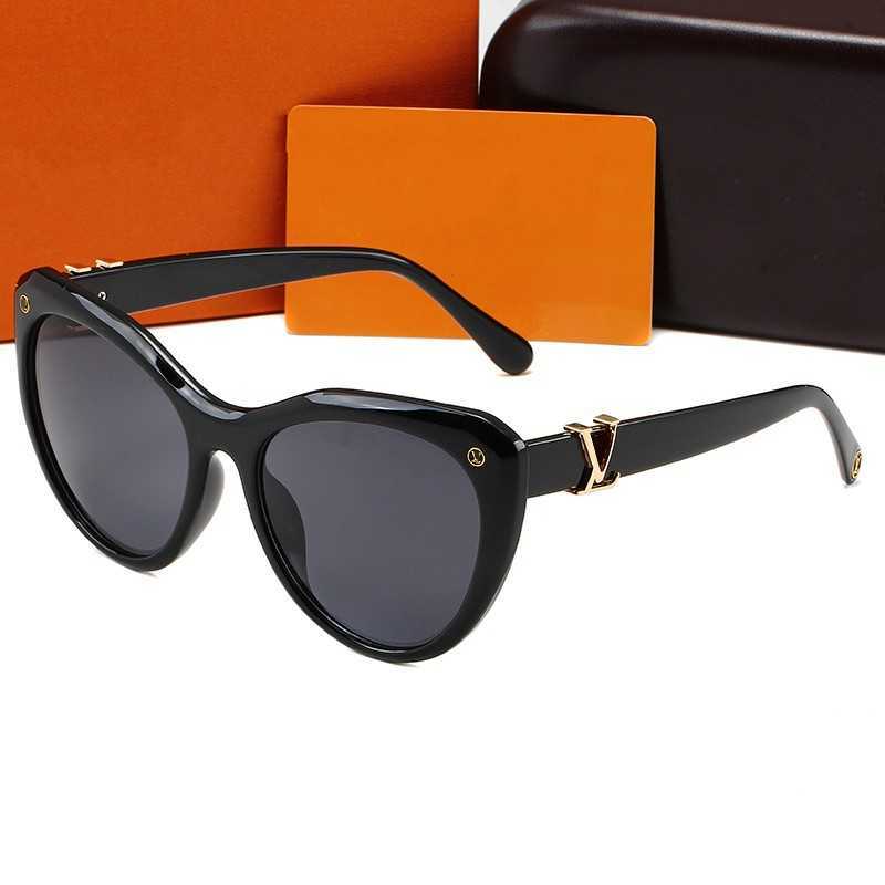 

Wholesale of sunglasses 1854 New Large Frame Sunglasses Tidal UV Protection Glasses