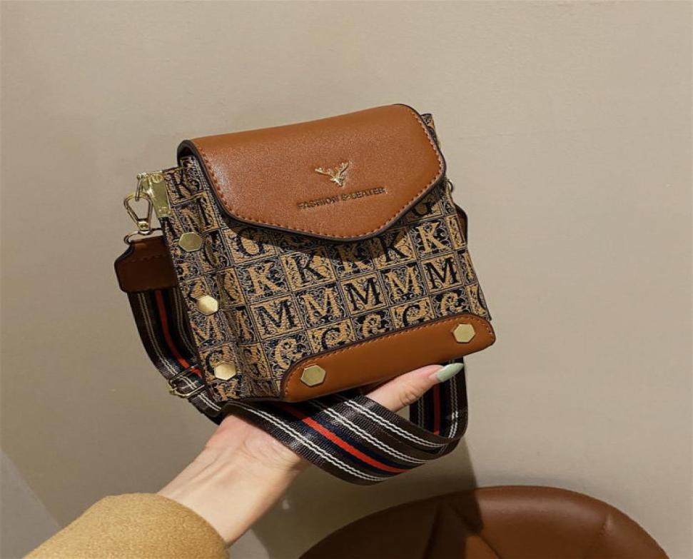 

Daily Bag Internet Celebrity HighGrade Bag for Women 2021 New Trendy Korean Wide Shoulder Strap Western Style AllMatching Mini S1726824, Red