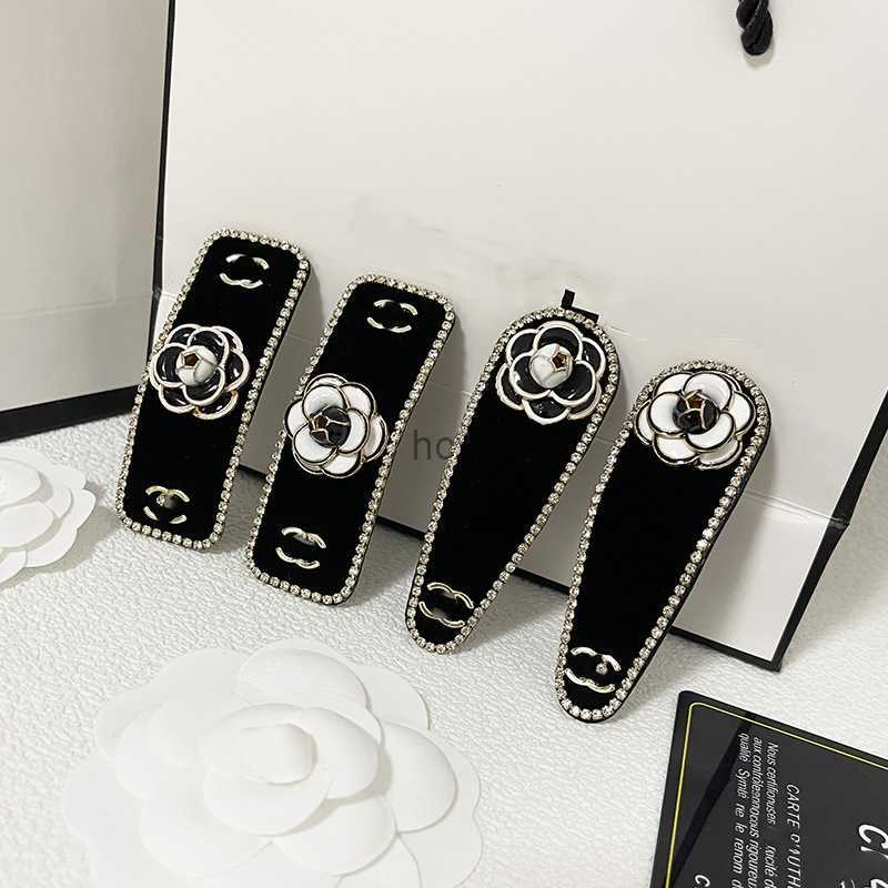 

Popular Brand Designer Hairpin Fashion Girl BB Clip Black And White Flower Hair Clip Bowknot Simple Design Head Accessories Travel Versatile Headwear, Square white