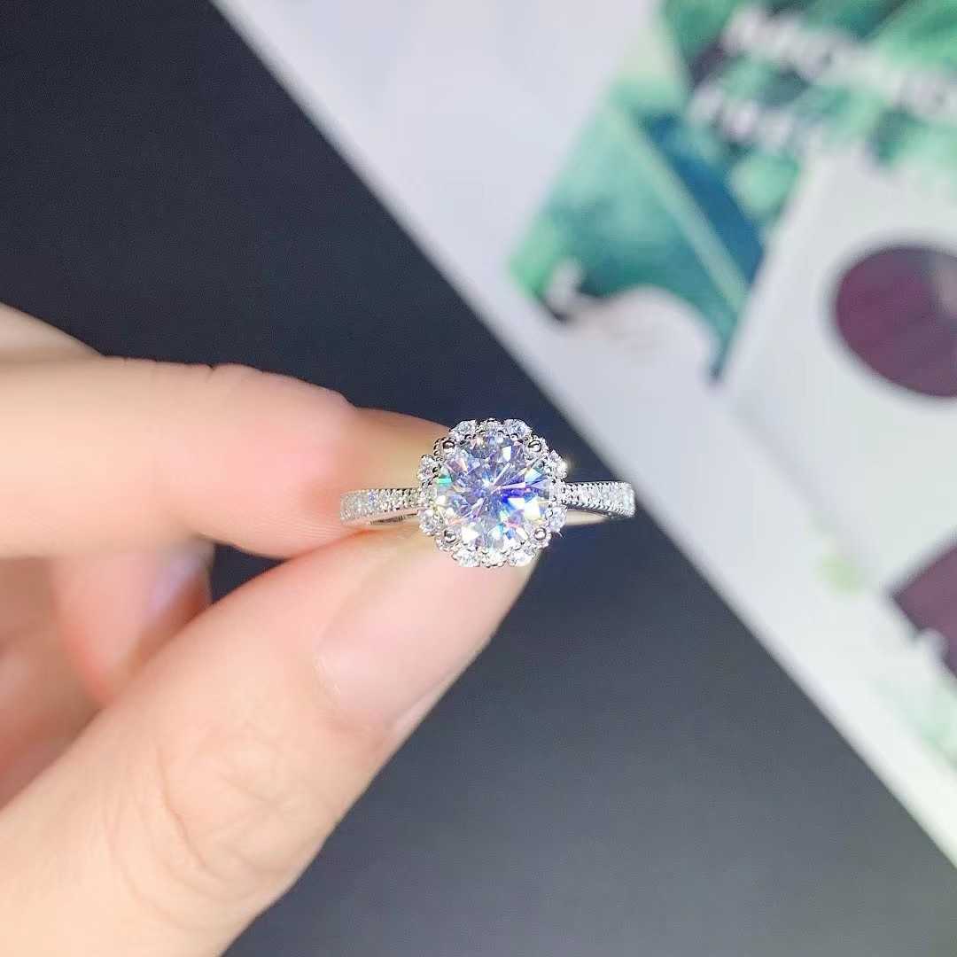 

Designer New Mo Sangshi Women's Carti Star Ring Flower Couple Wedding Engagement 18k Silver Plated Small Fresh