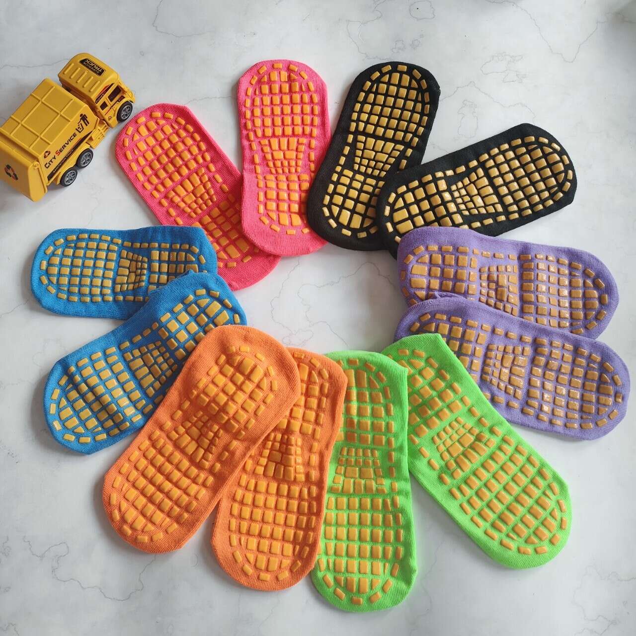 

Trampoline Socks Dispensing Anti-skid Floor Socks Children's Playground Taekwondo Adult Yoga Socks, Orange