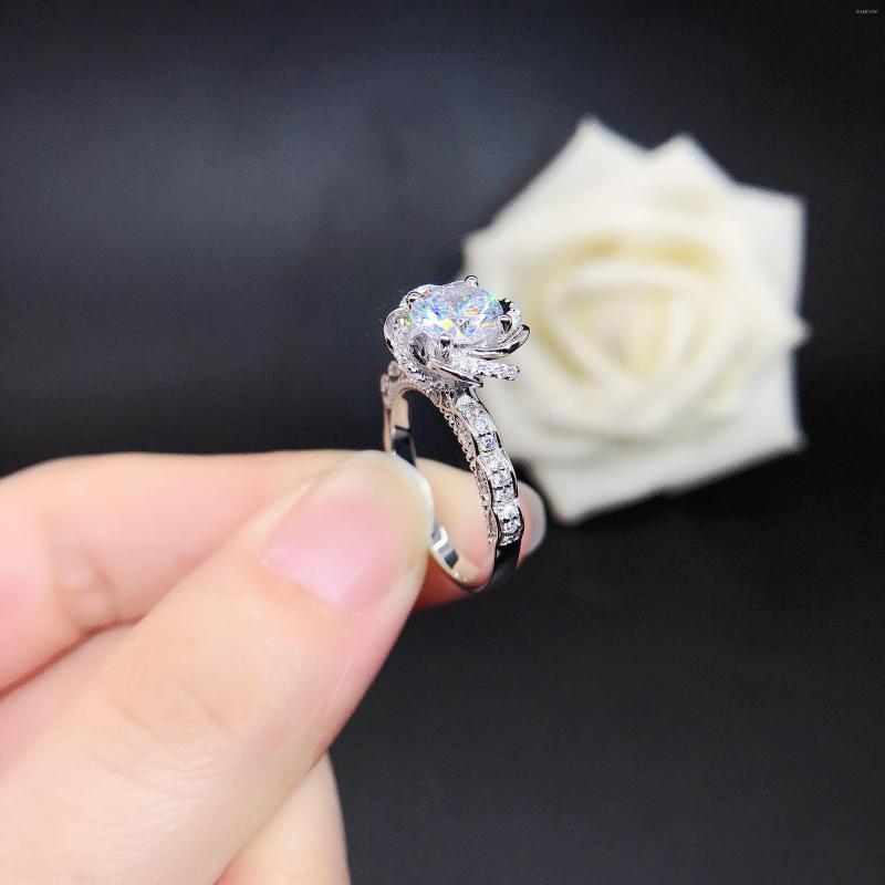 

Cluster Rings AU750 18K White Gold 1Ct 6.5mm D VVS1 Moissanite Ring For Women Engagement Royal Designer Customized 176