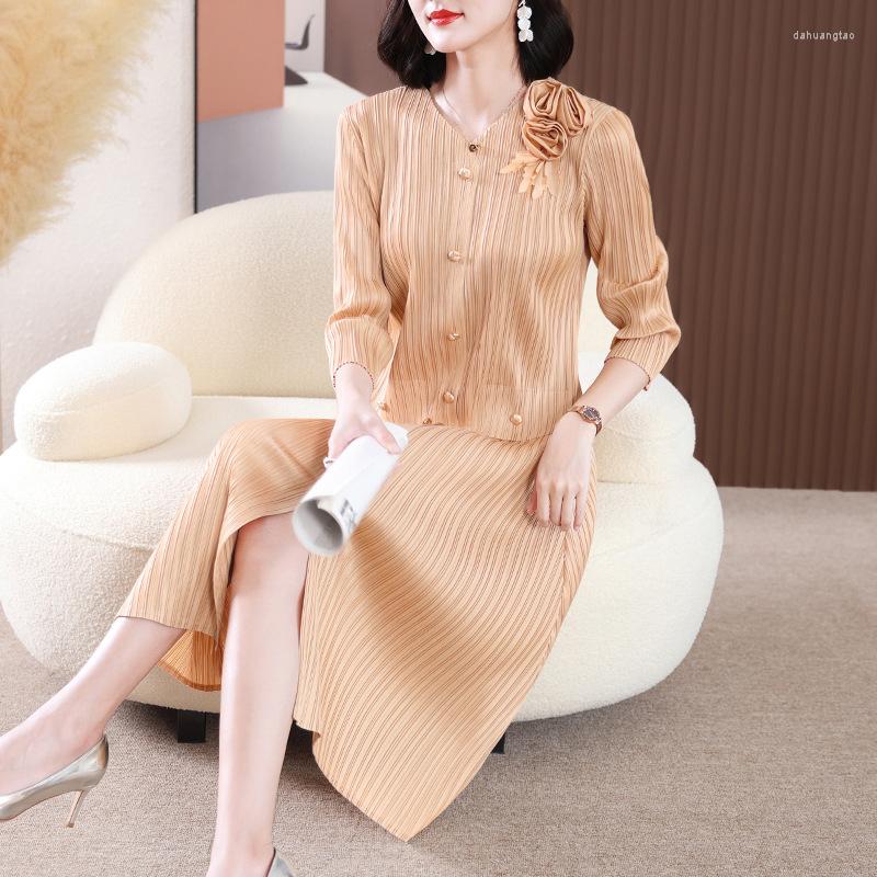 

Casual Dresses Miyake Pleated Dress Women's Clothing Spring 2023 V Neck Three Quarter Sleeve Elastic A-Line Female, Black dress