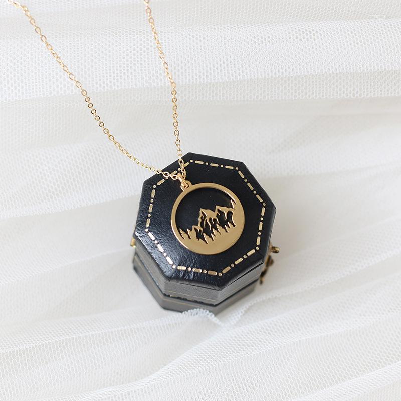 

Pendant Necklaces Stainless Steel Snow Mountain Necklace Short Chain 18 K Gold Plating Fashion Titanium Woman Girl Gift Accessory Washable
