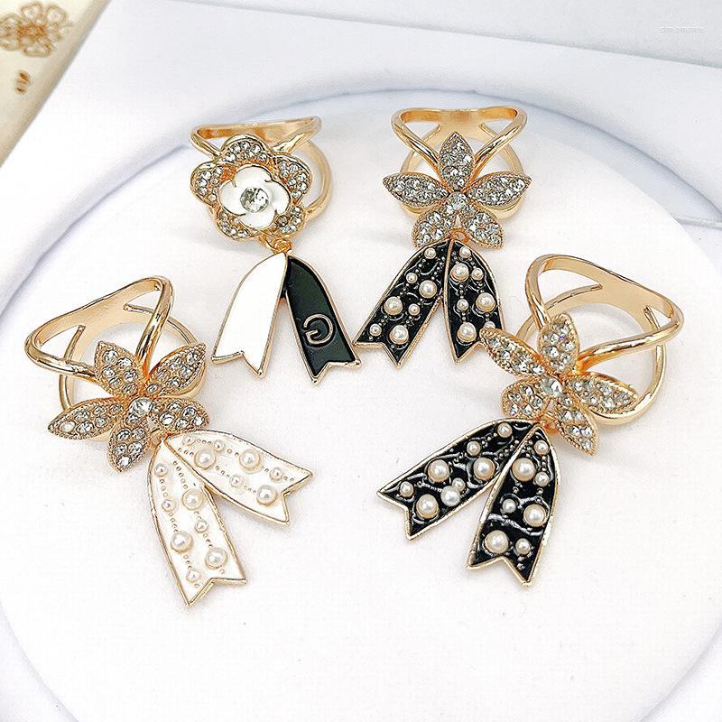 

Brooches Jewelry Lady High-grade Scarf Buckle Pearl Flower Shawl Knot Corsage Brooch Dual-purpose 2023 Summer