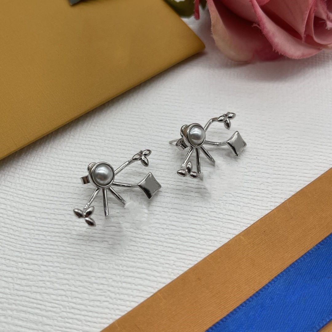 

Fashion designer luis earrings vuttonity Brand design Geometric letters Crystal earrings Classic style Stud dsfgoiy