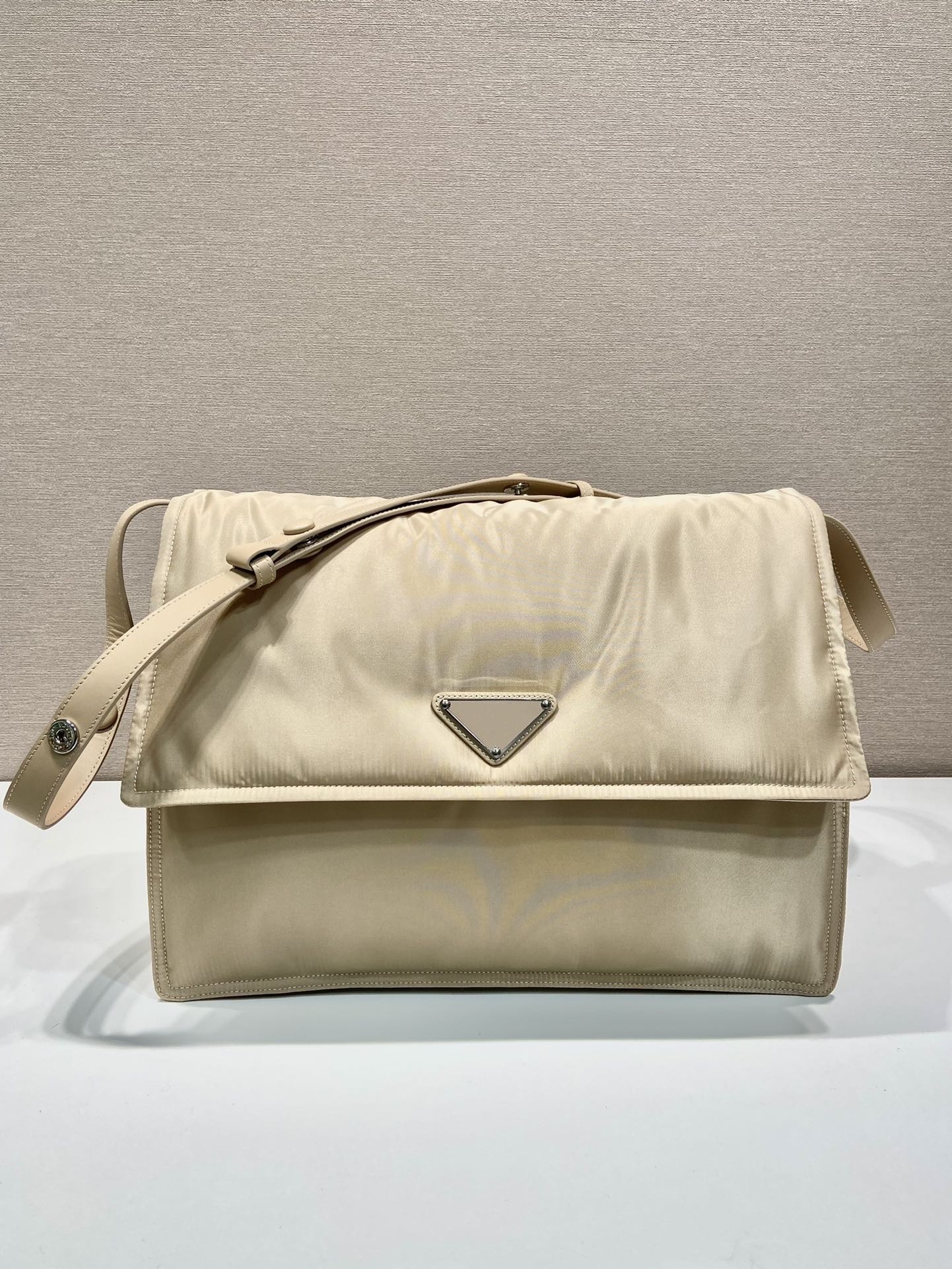 

1BD258 explosive men's and women's messenger bags High-end quality crossbody bag Nylon material to create a large size shoulder bag luxury all-in-one large capacity