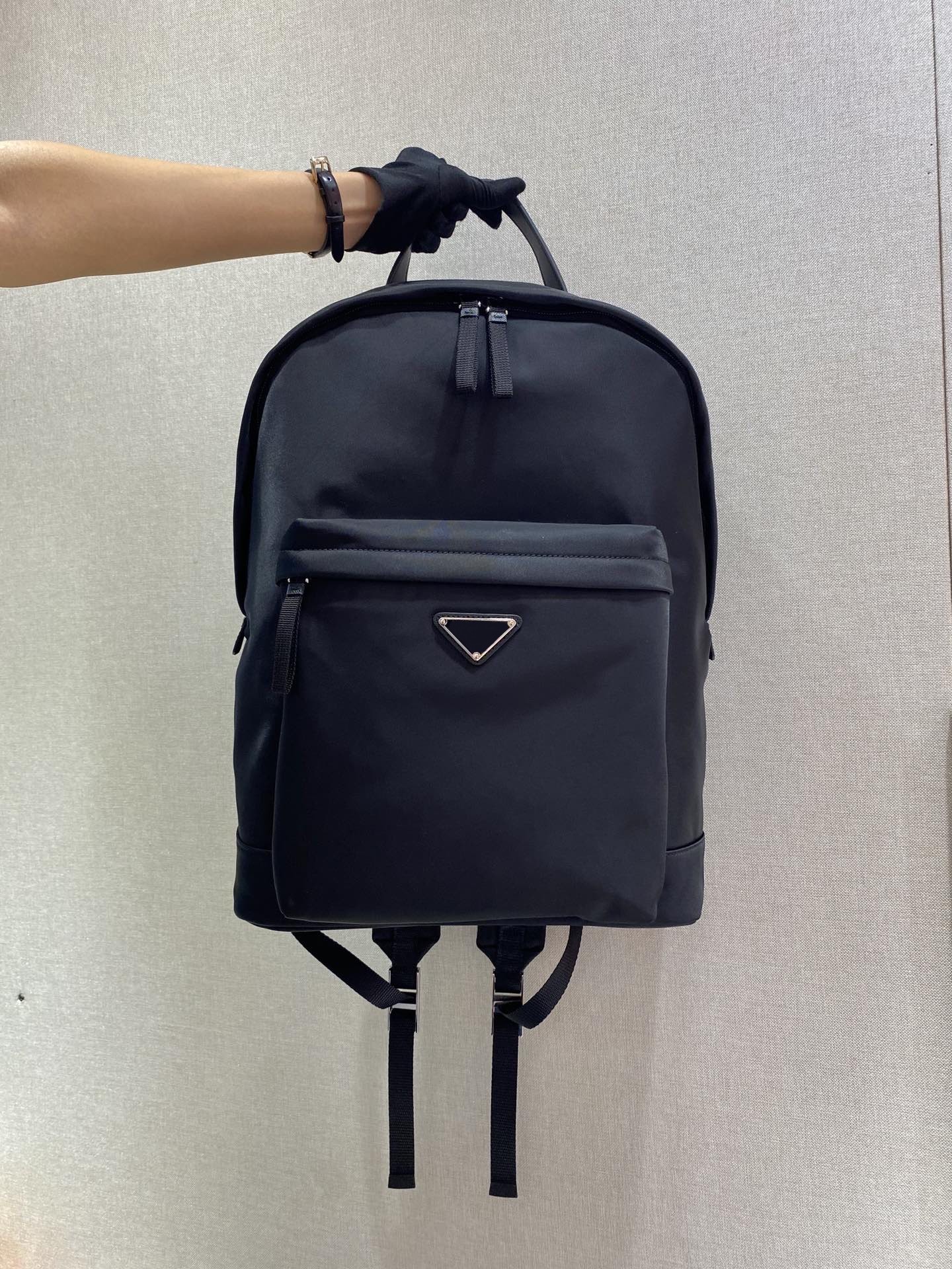 

2V066A new men's and women's backpack high-end quality leather material and nylon fabric adjustable nylon shoulder strap lightweight and stylish, Black