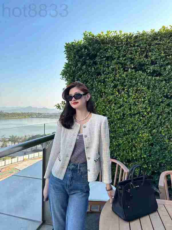 

Women's Jackets Designer High End 2023 Spring/summer New Age Reducing Style Slim Contrast Color Single Breasted Wind Fur Coat MVZU, White4