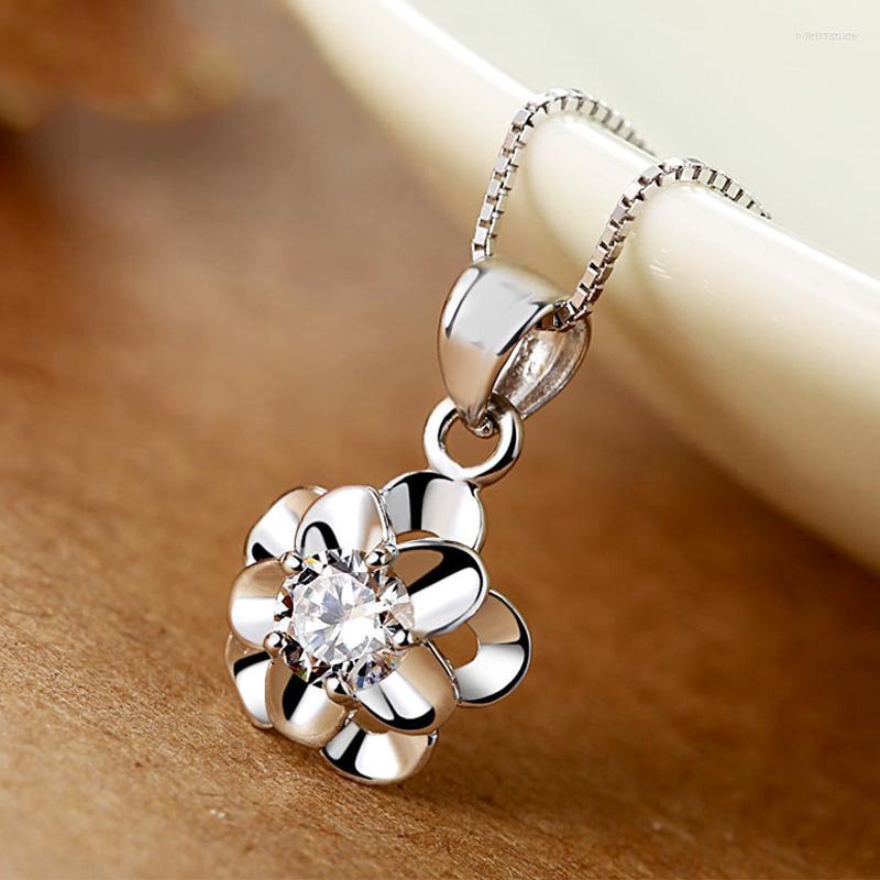 

Pendant Necklaces Ne'w Trendy Flower Necklace Women Silver Color Box Chain Shiny Cubic Zirconia Delicate Party Fashion Jewelry