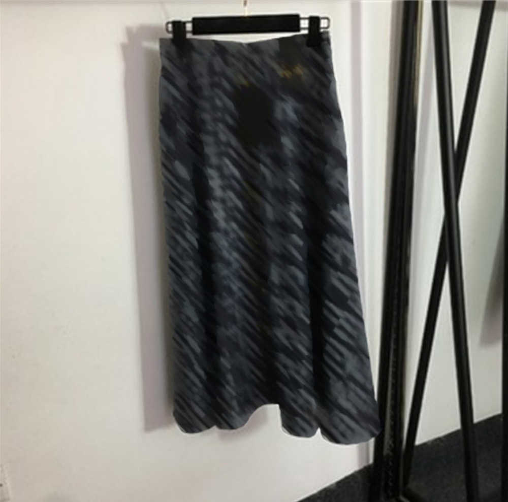 

Summer Black Skirt Street Casual Style Denim Skirts Double F Hardware Button Trim Letter Print High Waisted Denim Half-skirt Womens Designer Clothing 55