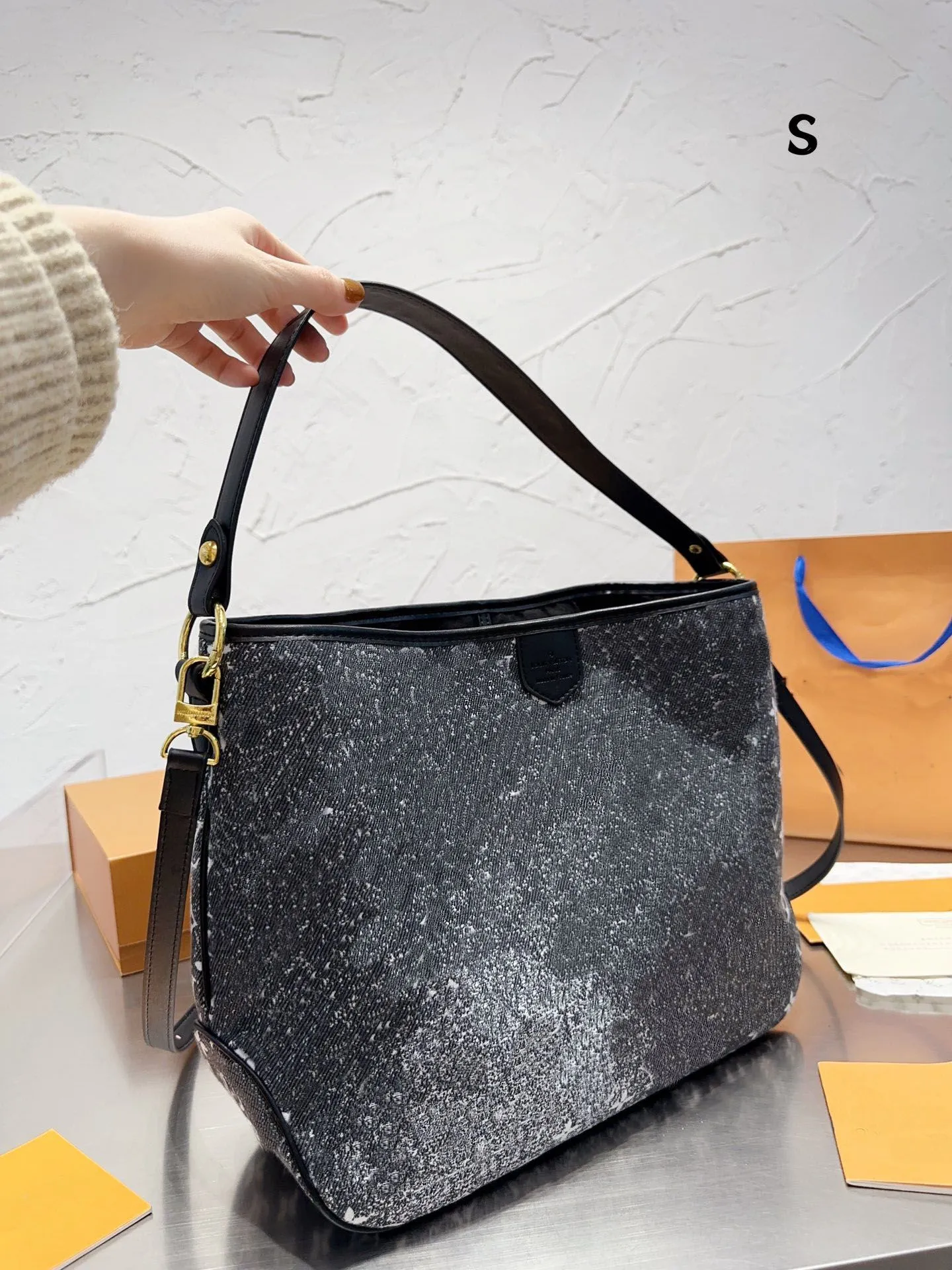 

Large Capacity Women's Shopping Bag GRACEFUL Handbag Shoulder Bag Luxury Design Handbag TAHITIENE Spring Fashion Backpack, Black