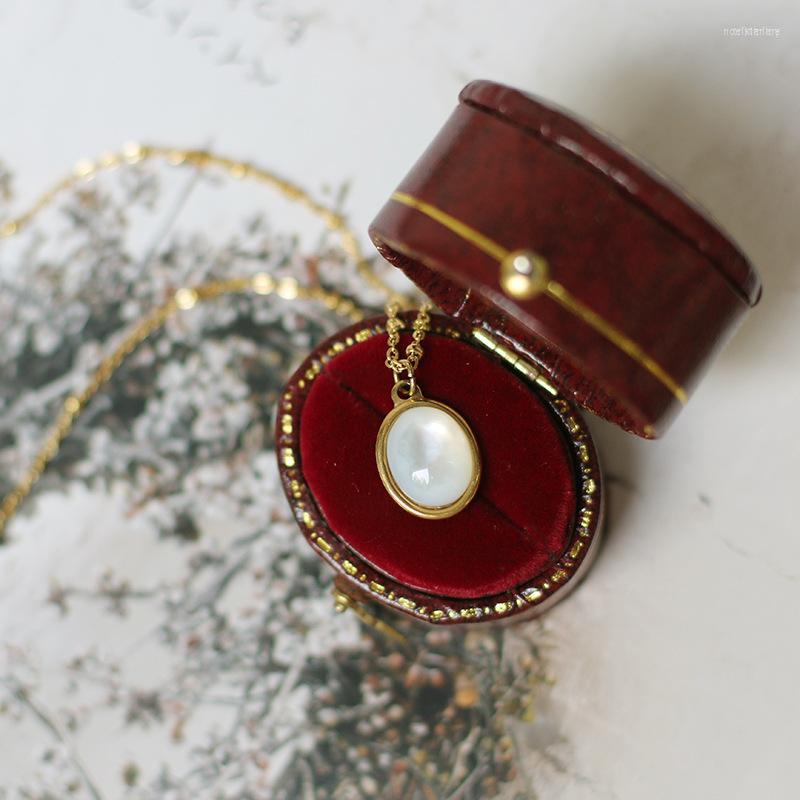 

Pendant Necklaces RHYSONG Retro Oval Exquisite White Shell Fritillaria Women Stainless Steel Bead Necklace Lolita Choker Aesthetic Jewelry
