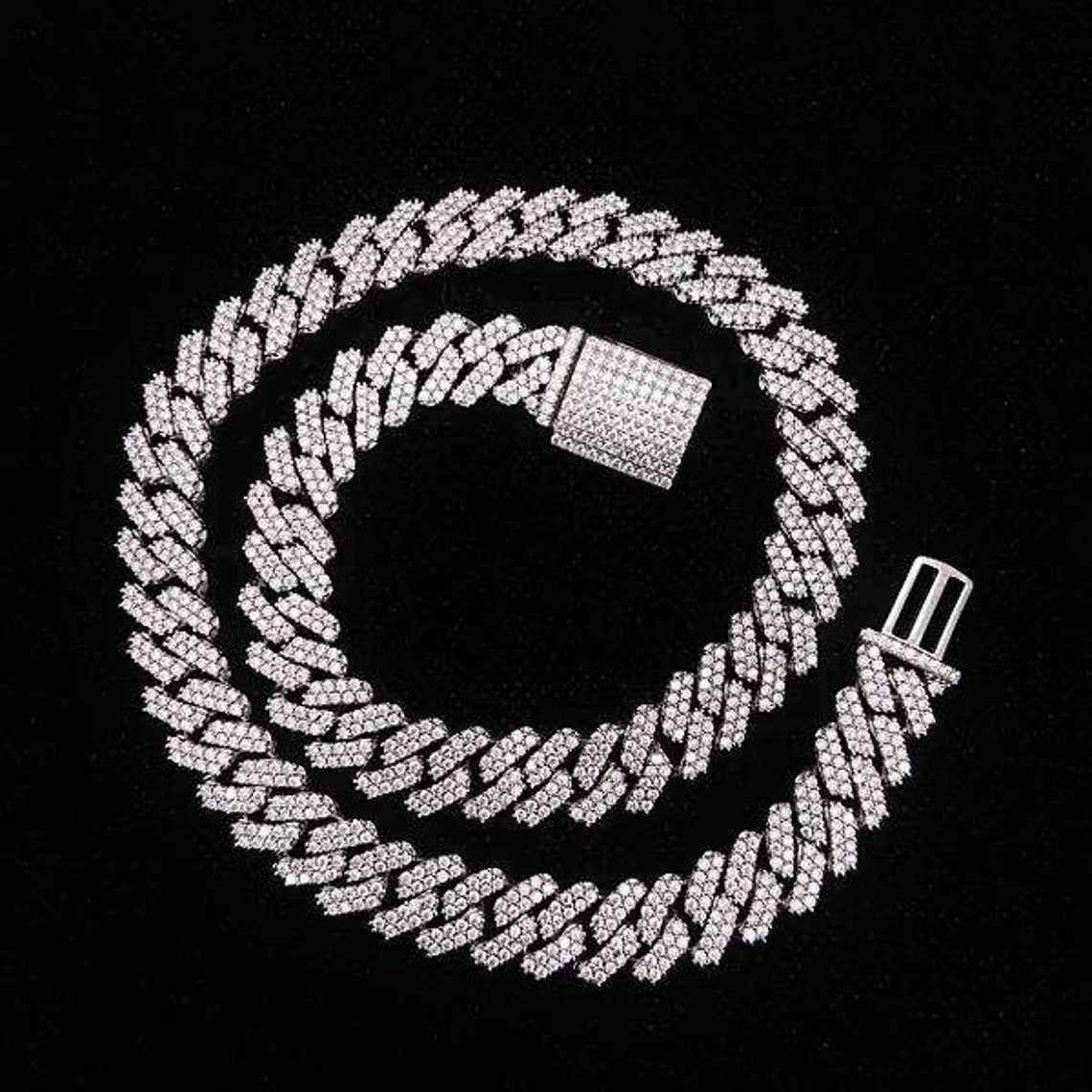 

2023 Hip Hop Cuban Chain Sterling 925 Silver Bust Down 12mm Hip Hop Vvs1 Moissanite Cuban Link Chain