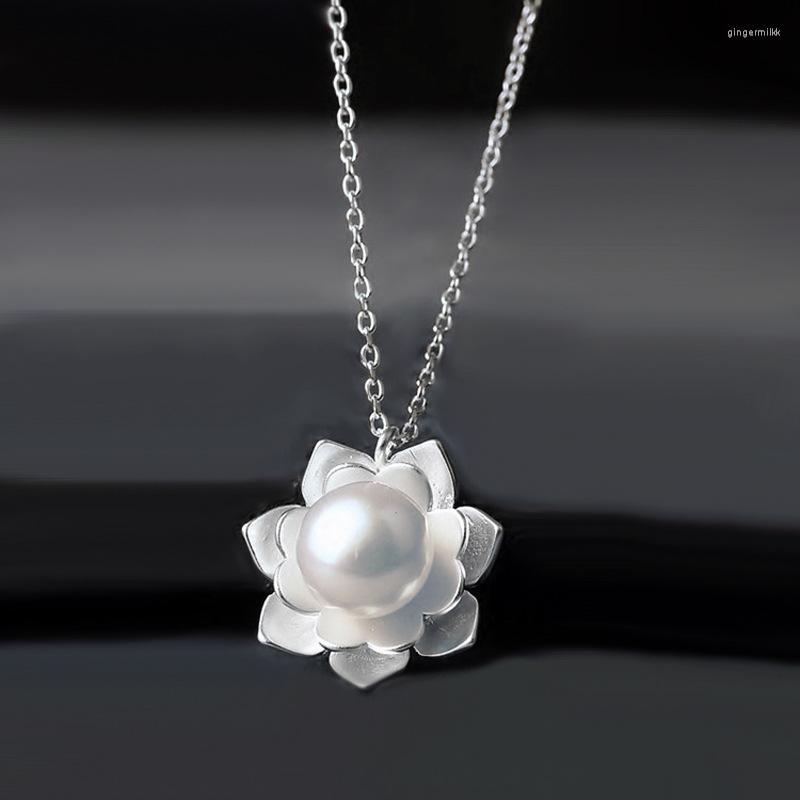 

Chains 2023 Jewelry Fashion Creative Lotus Pearl Necklace Woman Clavicle Gift
