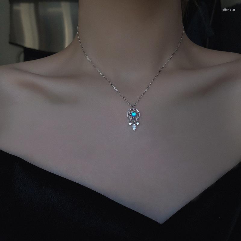 

Pendant Necklaces Fashion Silver Color Moonstone Round Charm Necklace For Women Creative Hollow Geometric Elegant Party Jewelry Dz458 Gord22