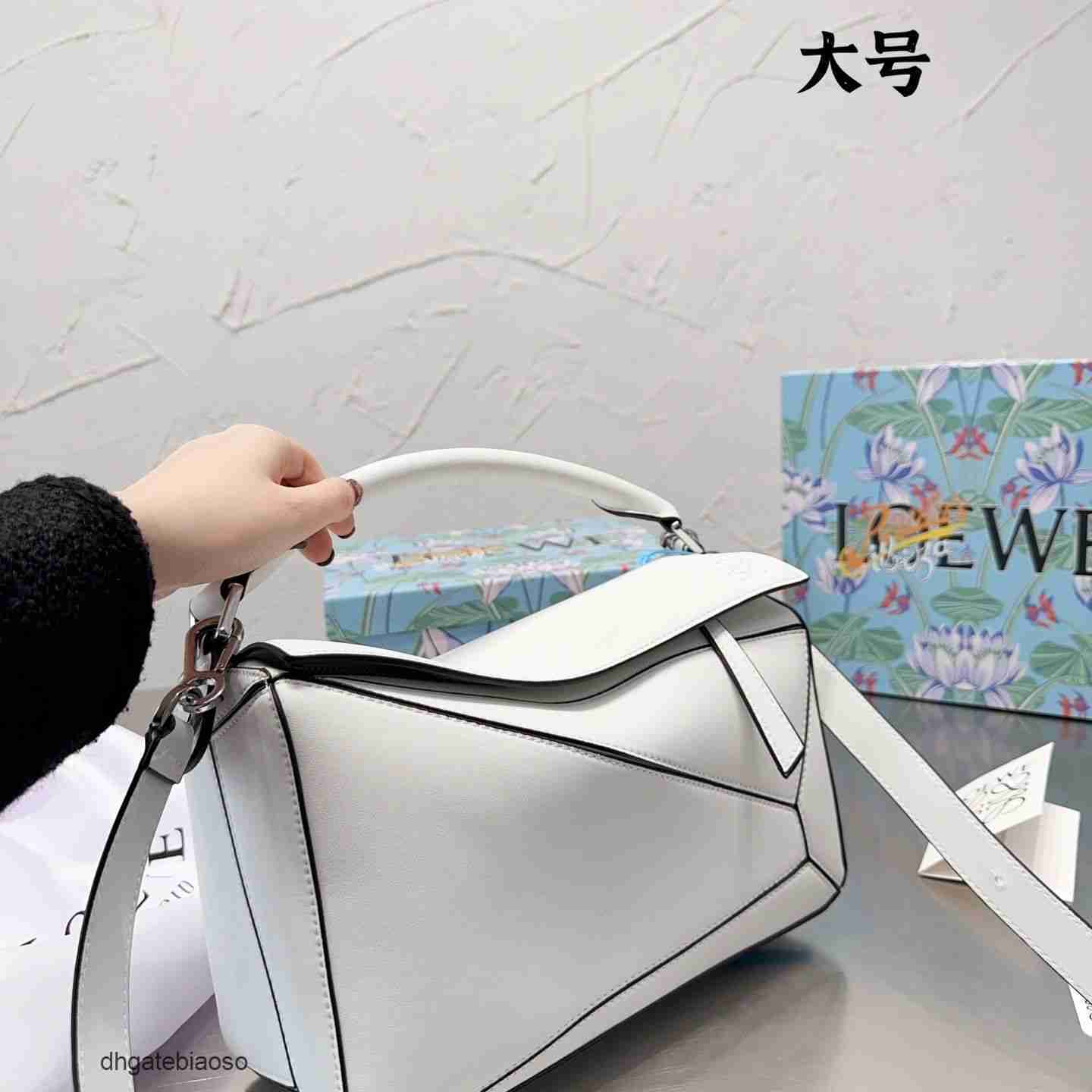 

Leather Puzzle Crossbody 2023 Loews Bags Designer Tote Outdoor Handbag Bag Geometry Girl Portable Boston Lbou, Litchi grain black