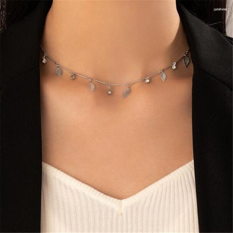 

Pendant Necklaces Simple Geometric Crystal Leaf Clavicle Necklace Metal Silver Color Women's Neck Chain Elegant Feminine Party Jewelry