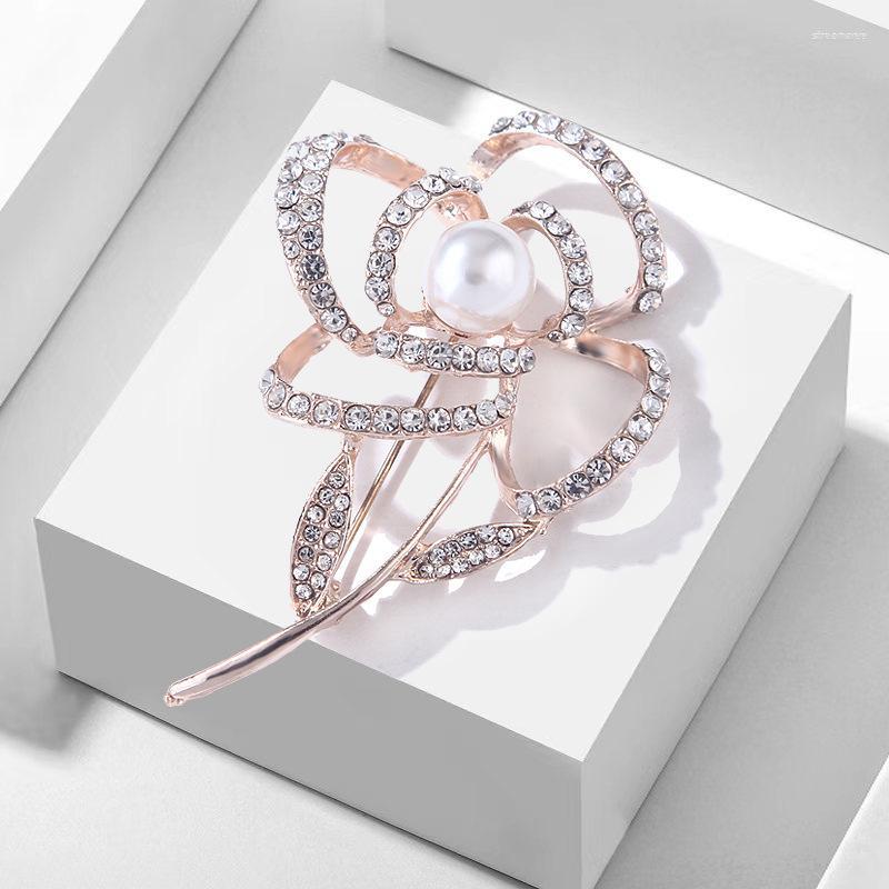 

Brooches Crystal Rose Flower Brooch Pin Rhinestone Alloy Hollow Out Plant Birthday Valentine's Day Gift Garment Accessories