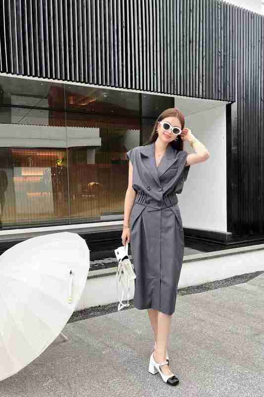 

Two Piece Dress Designer European Goods 2023 Summer New Double breasted Design Vest Coat with Small A Half Skirt Set II75, Caramel