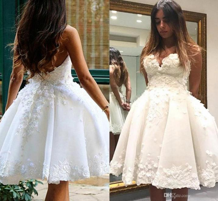 

2019 New Sweet Open Back Short Homecoming Dresses Lace Appliques Sweetheart Knee Length Cocktail Prom Gowns 16 Girl Party Custom M5324723, Yellow