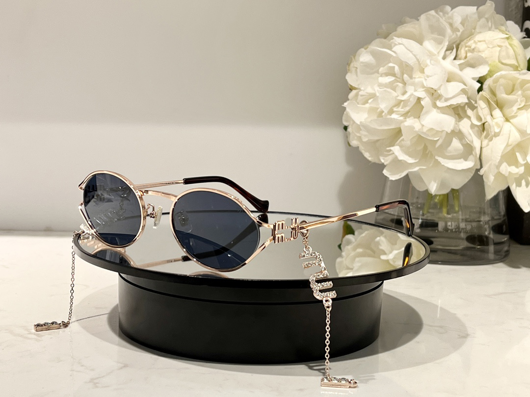 

High Beauty miu Sunglasses for Men and Women Designer Luxury Pendant Miu Diamonds Letter Photography Glasses
