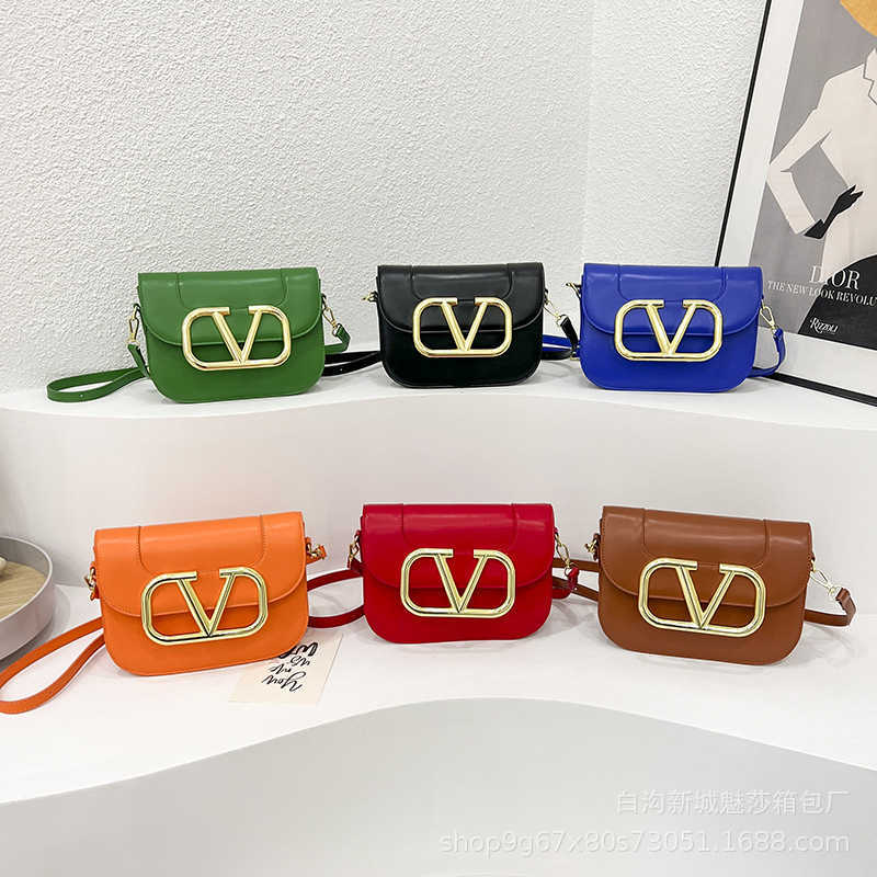 

Designer Women Valentino Bag 071C 2023 New Small Square Tote Bags Crossbody HandBag Fashion Mini Backpack Luxury Chain Wallet Leather Purse, Red